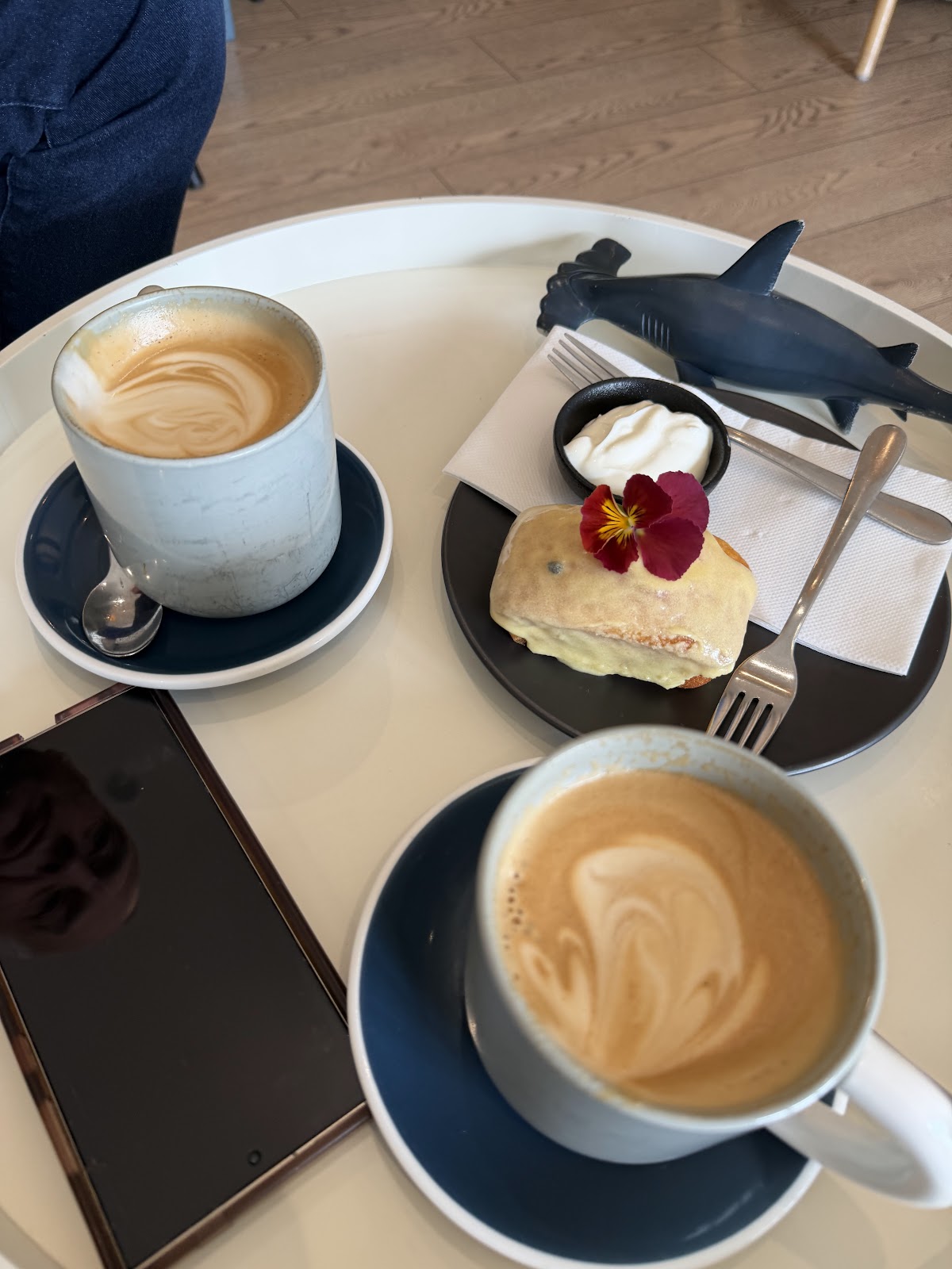 Two lattes and an iced lemon cake